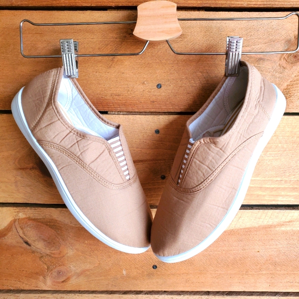 🎉 Comfy slip on shoes
